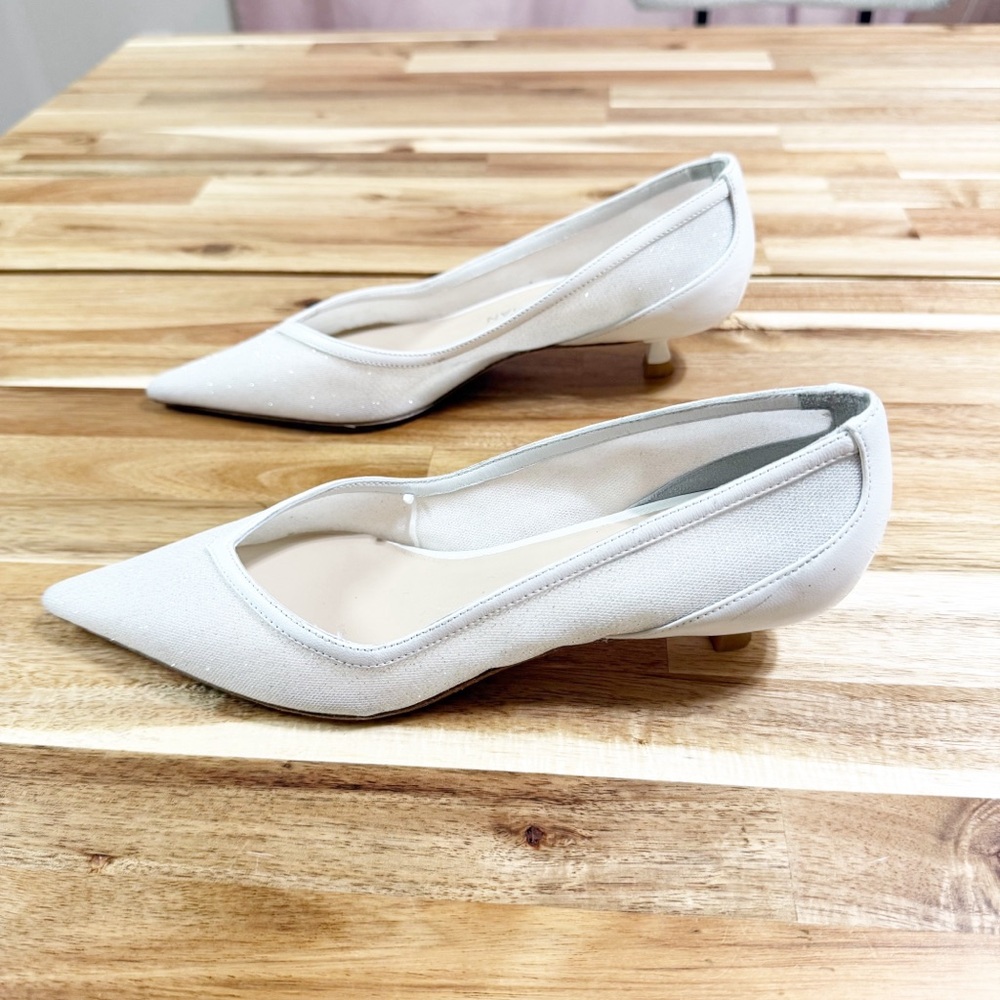 Stuart Weitzman Eva 50 Pump Pointed Toe White Sparkle Kitten Heels $525 MSRP 5.5 - Picture 7 of 15